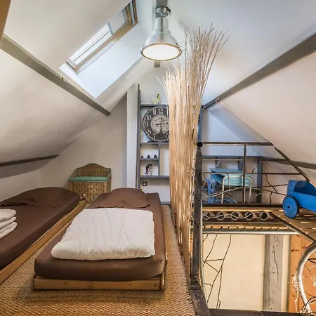 La A Tom Apartman *